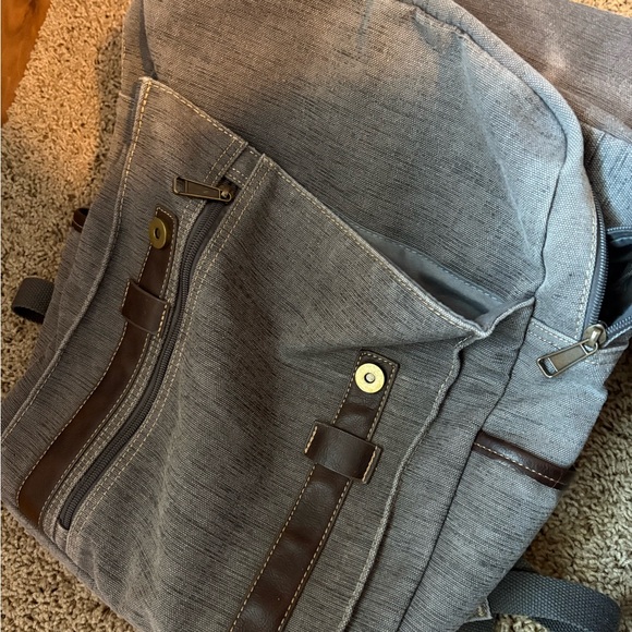 Grey backpack - Picture 6 of 6